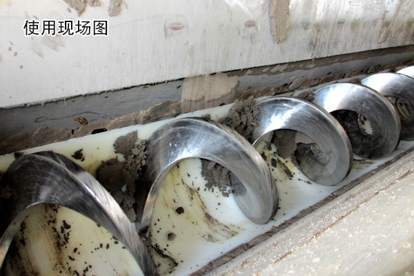  無(wú)軸螺旋輸送機(jī)可輸送污泥這種纏繞性 、粘黏性物料，輸送效果顯著